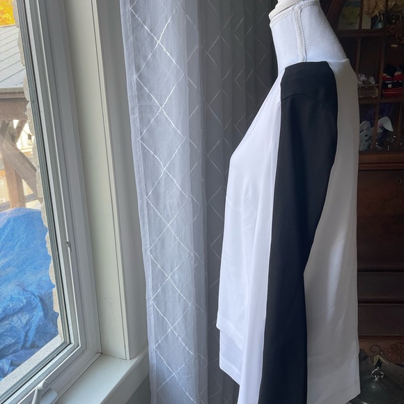 Womens BCBG size small blouse in black and white …Smoke free home - Picture 4 of 4